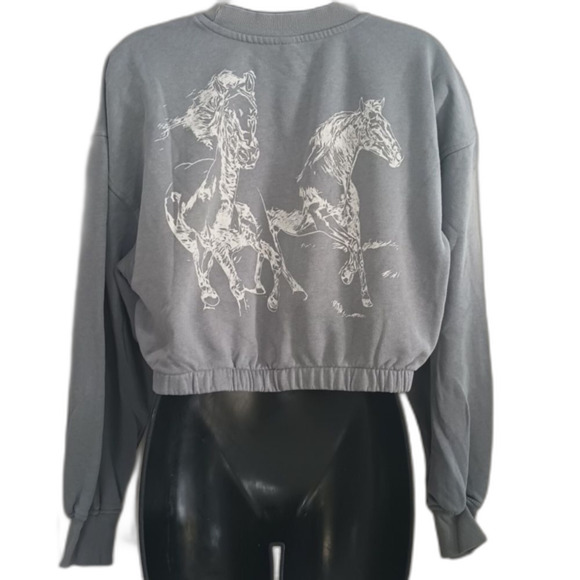 H&M Divided Shirt Size L Cropped Sweatshirt Horse Pattern on Back Athleisure Top - Picture 5 of 12
